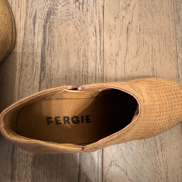 Women’s Fergie tan ankle boots, size 7.5 - Picture 4 of 6